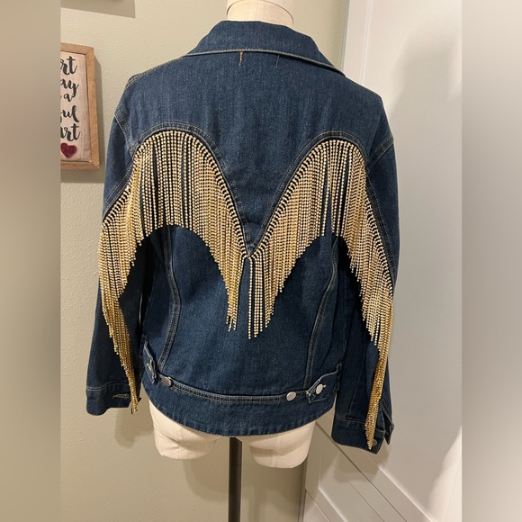 Jackets & Blazers - Don’t miss out this gorgeous jacket! Denim Jacket..Size S